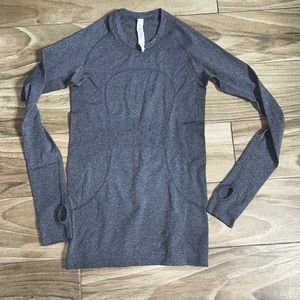 Lululemon-Swiftly-Tech-Long-Sleeve-4